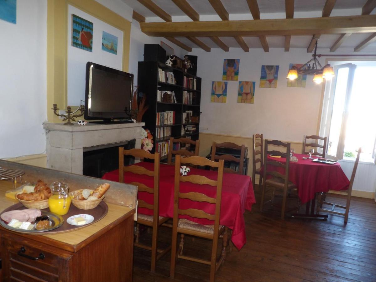 Chambres Et Tables D'Hotes A L'Auberge Touristique Meuvaines Exteriér fotografie