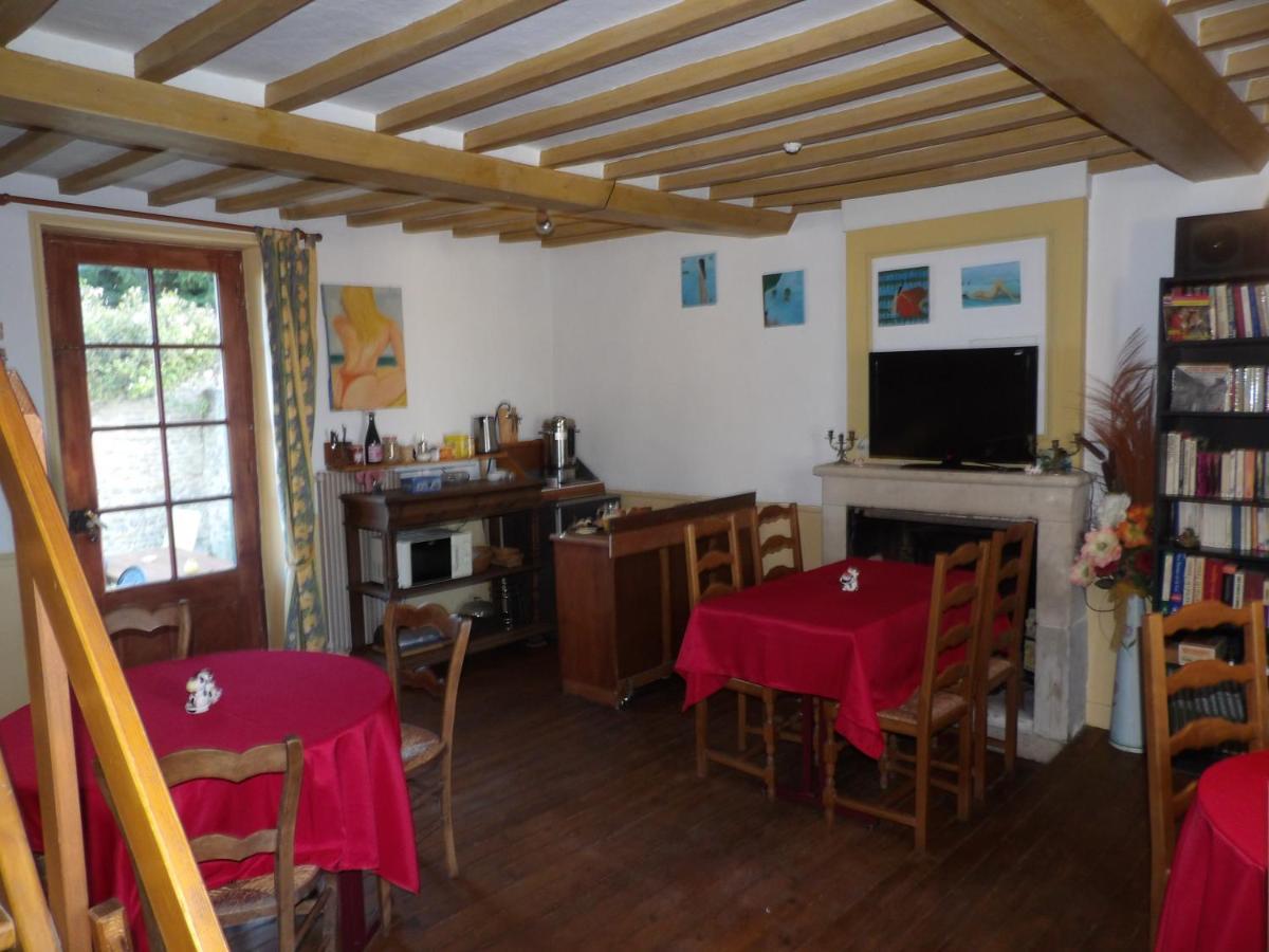Chambres Et Tables D'Hotes A L'Auberge Touristique Meuvaines Exteriér fotografie