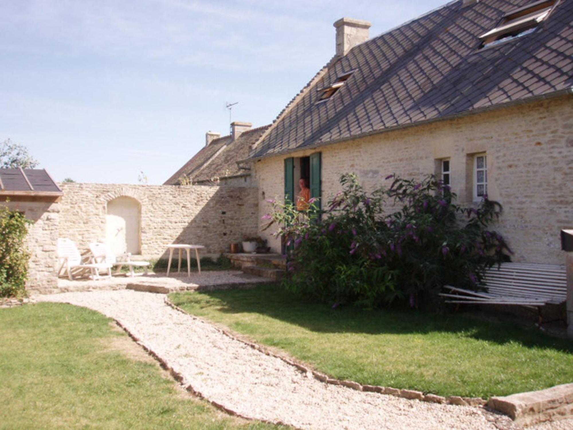 Chambres Et Tables D'Hotes A L'Auberge Touristique Meuvaines Exteriér fotografie
