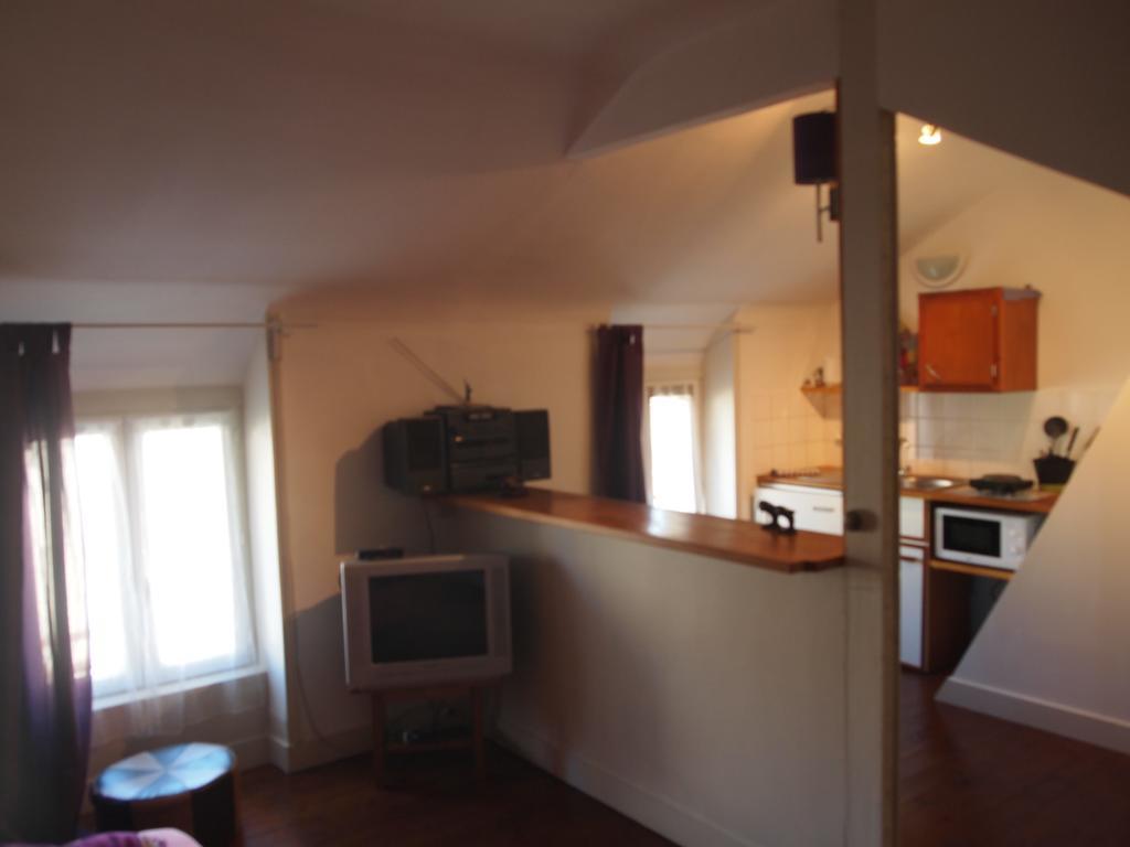 Chambres Et Tables D'Hotes A L'Auberge Touristique Meuvaines Exteriér fotografie