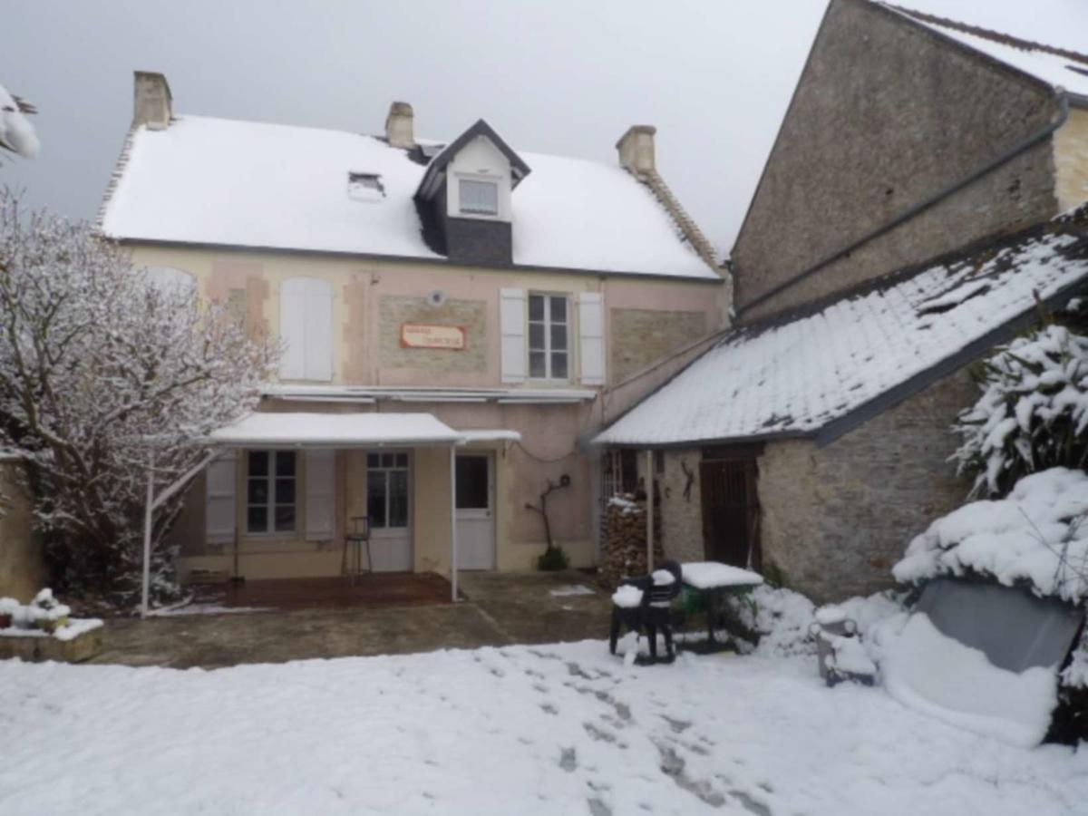 Chambres Et Tables D'Hotes A L'Auberge Touristique Meuvaines Exteriér fotografie